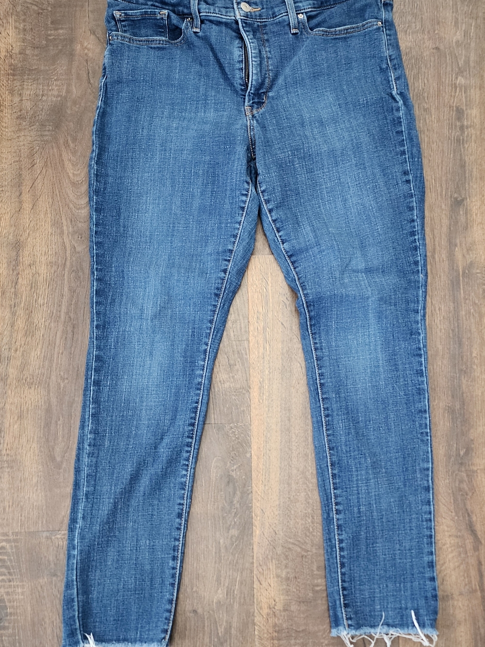 Levi's Women's Mid Wash Ankle Crop Jeans - Blue